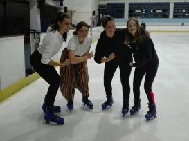 54 bis Patinando sobre hielo